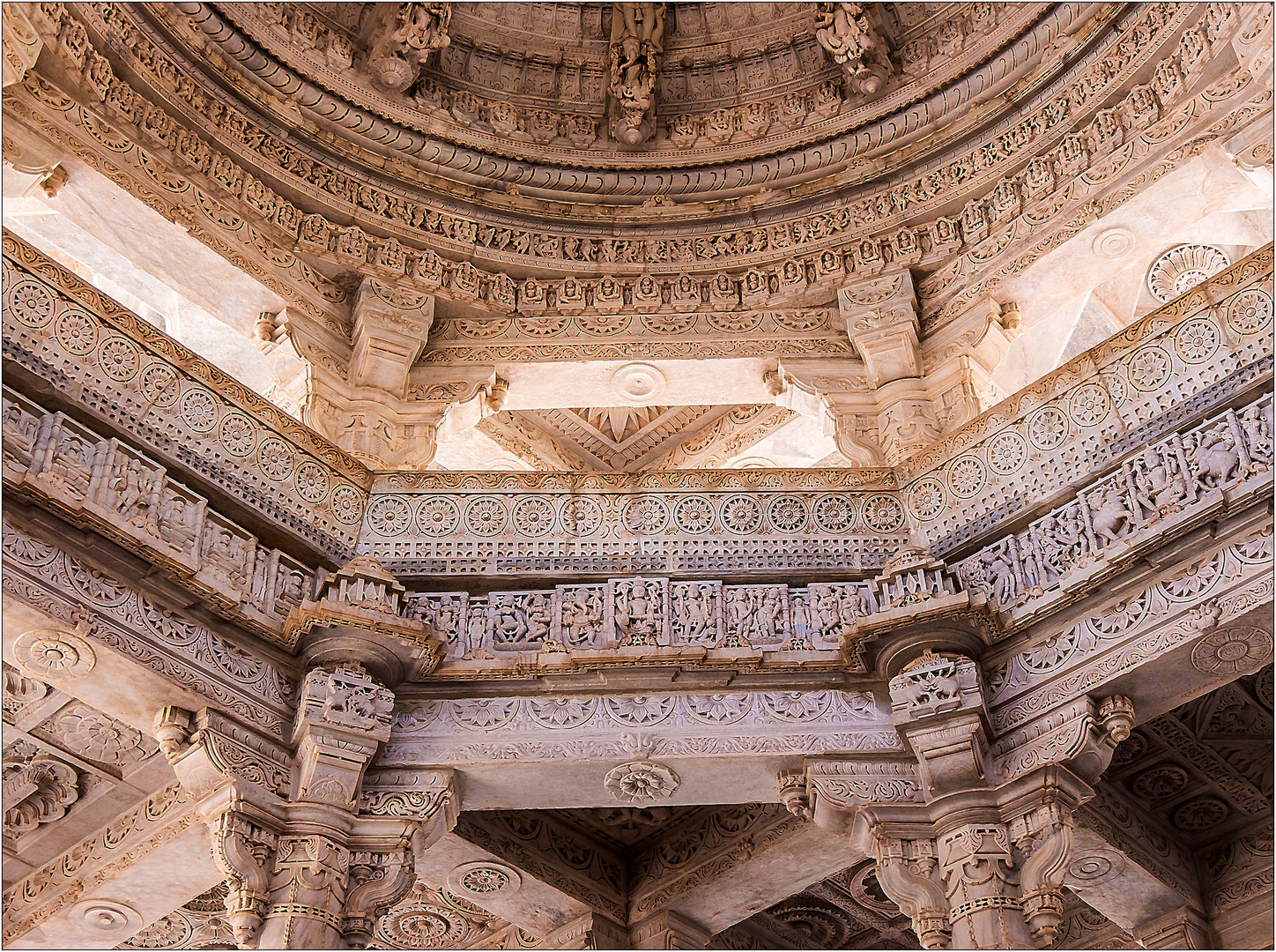 Aufblick im Jain-Tempel 