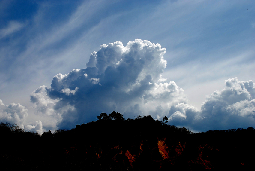 Aufbrausende Wolken