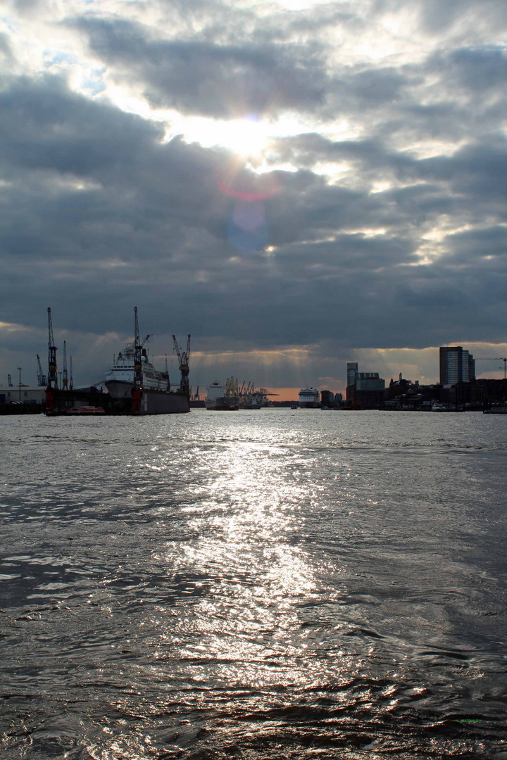 Aufbruch im Hamburger Hafen