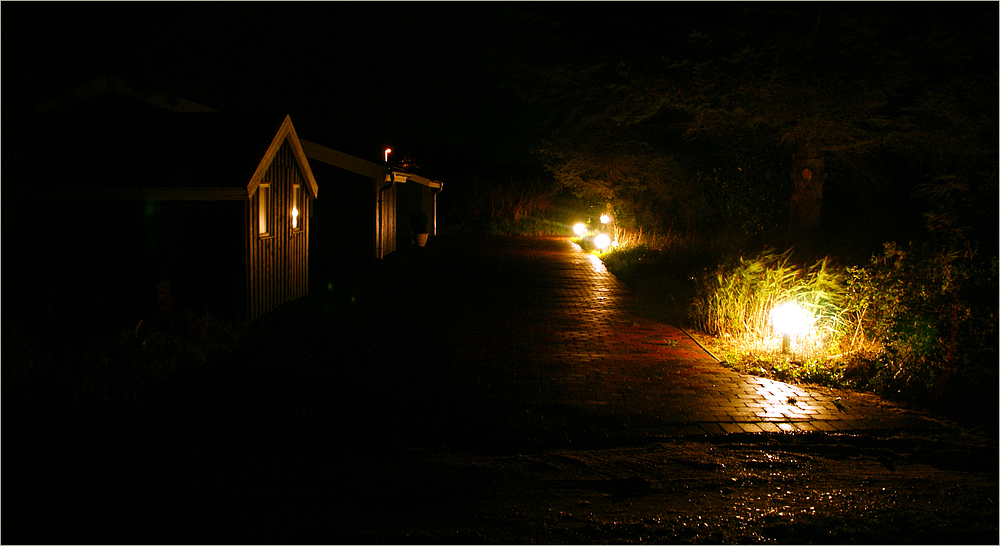 Auffahrt bei Nacht