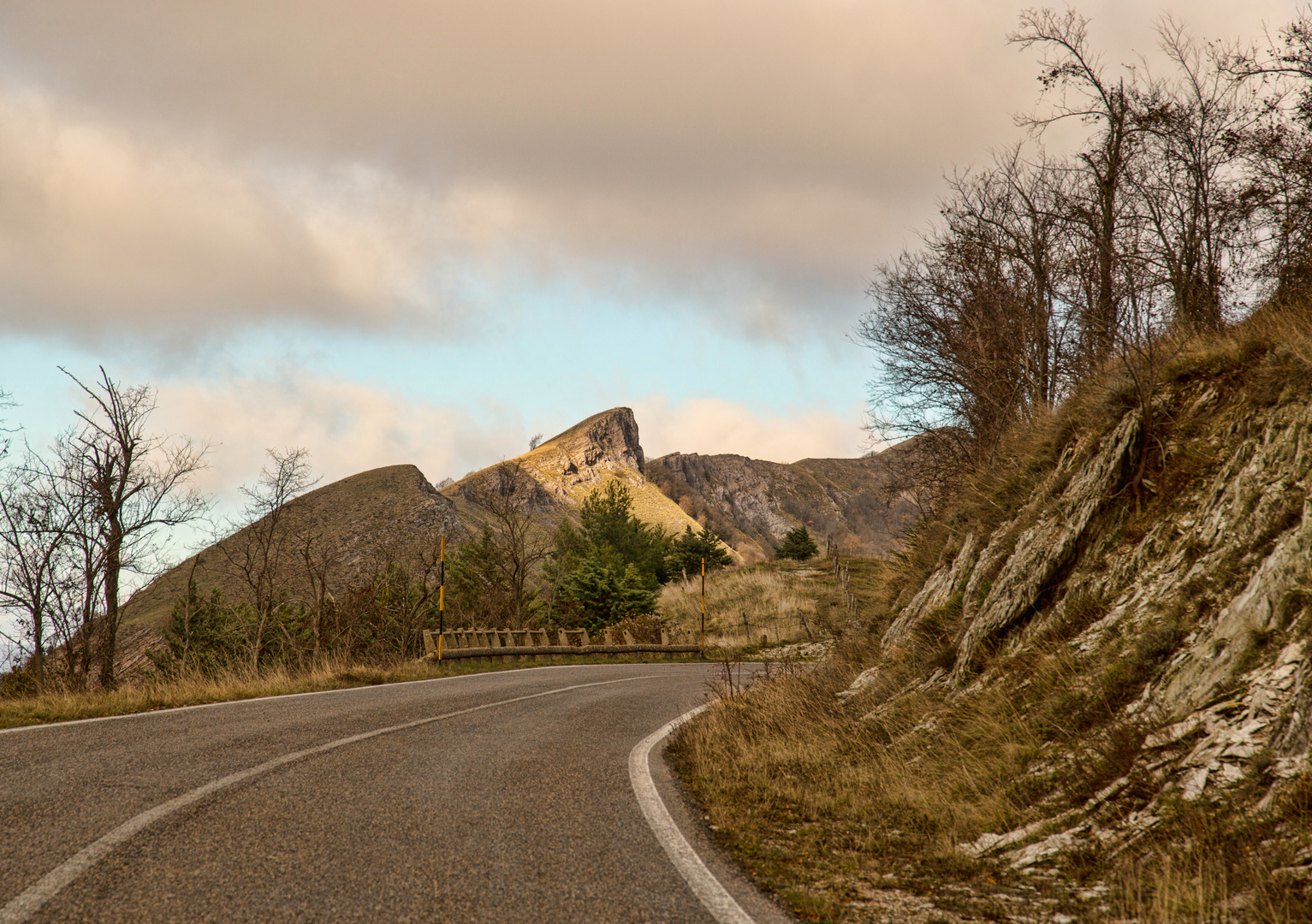 Auffahrt zum Monte Nerone