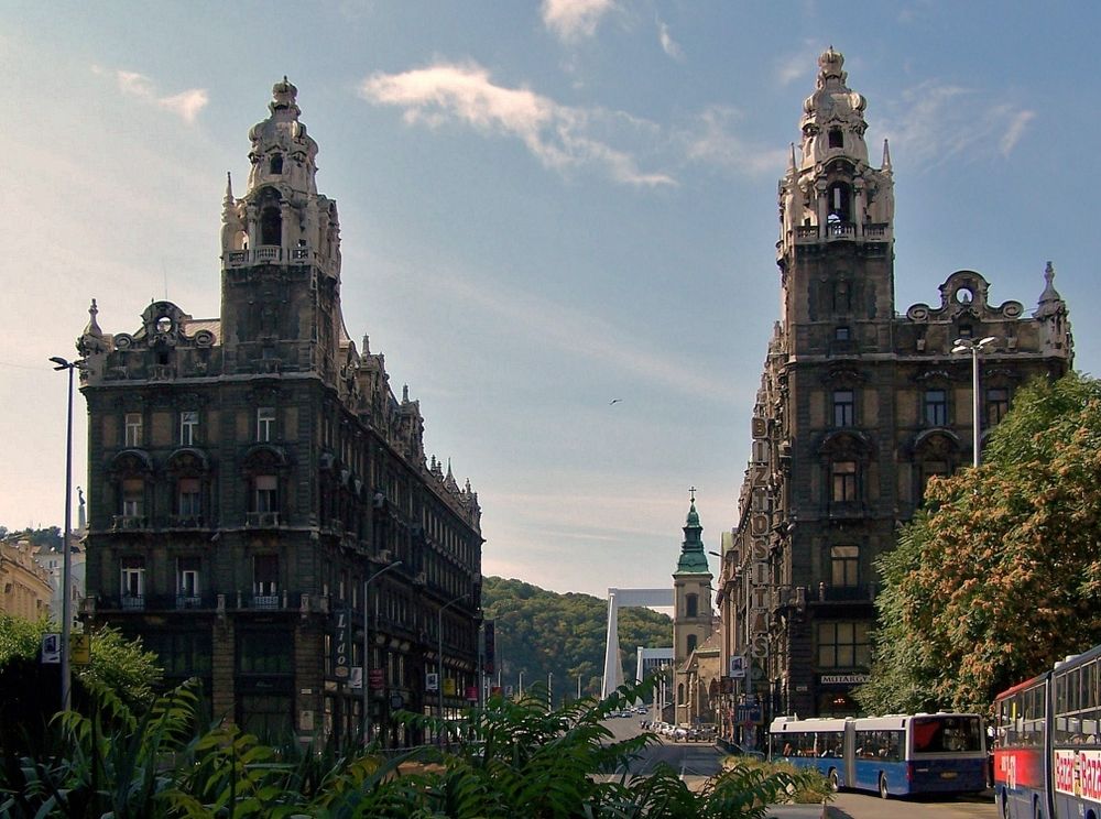 Auffahrt zur Elisabeth - Brücke ...