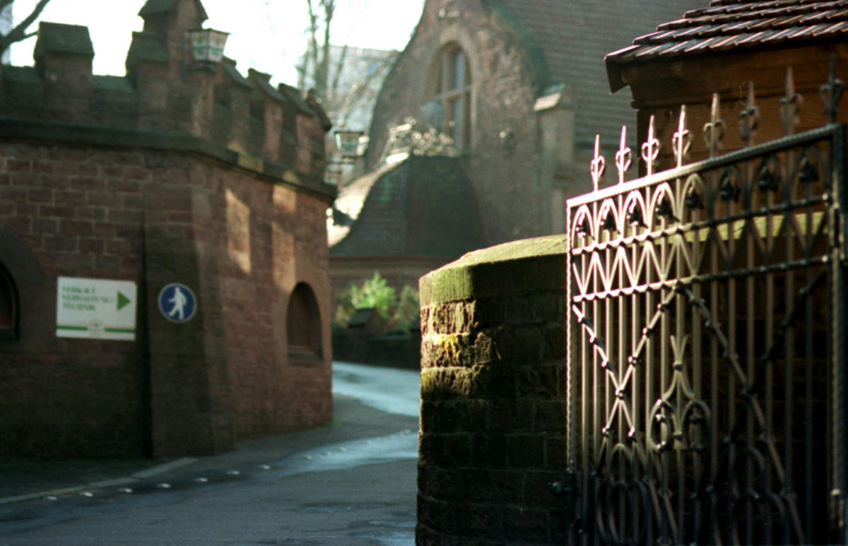 Auffahrt zur Hoepfner-Burg