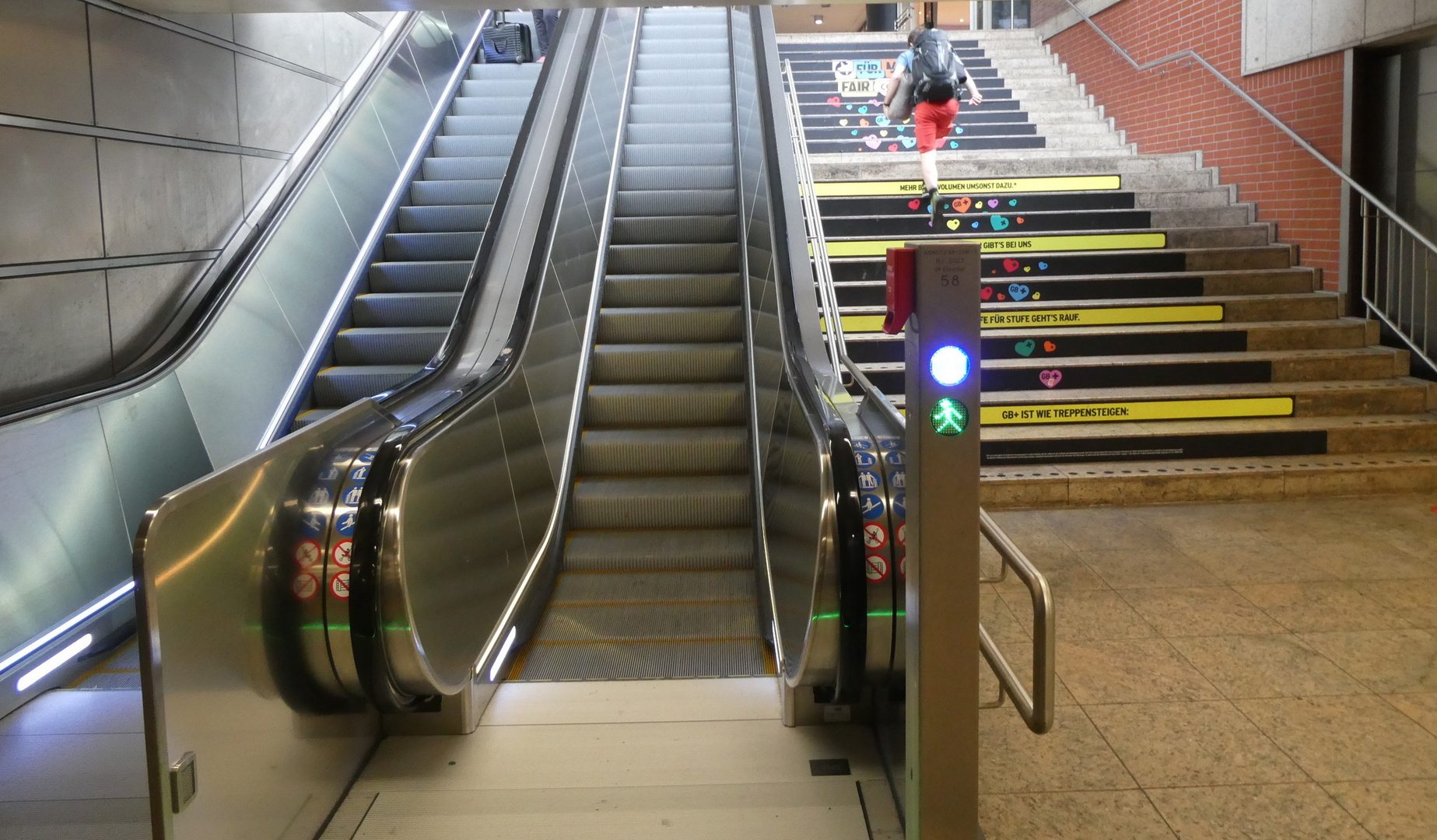 Aufgänge im Kölner Hbf