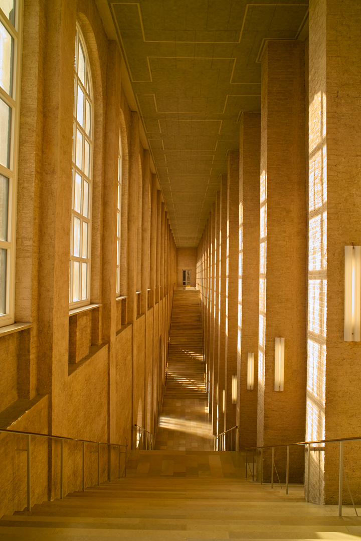 Aufgang der Alten Pinakothek / München