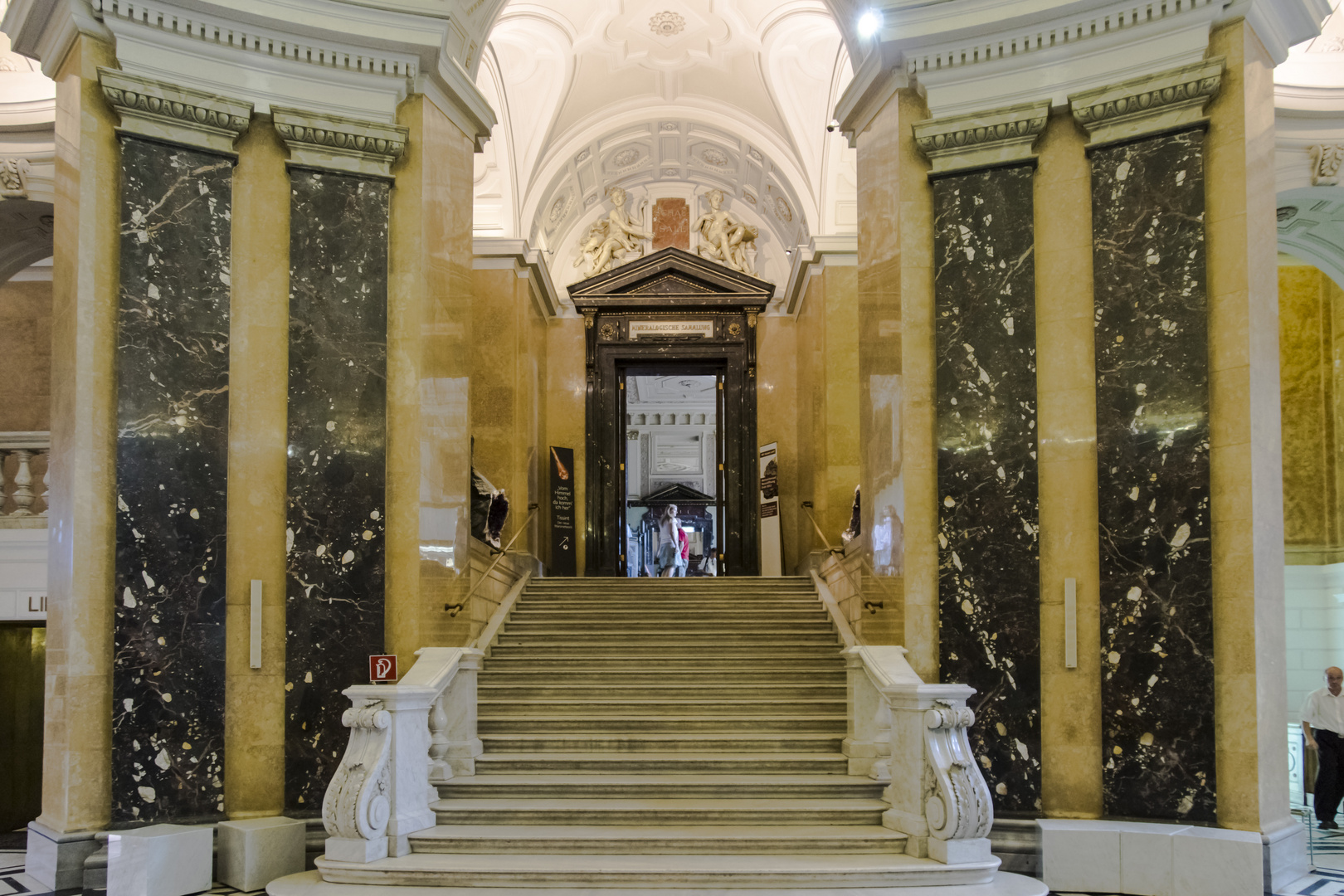 Aufgang des Naturhistorischen Museums in Wien