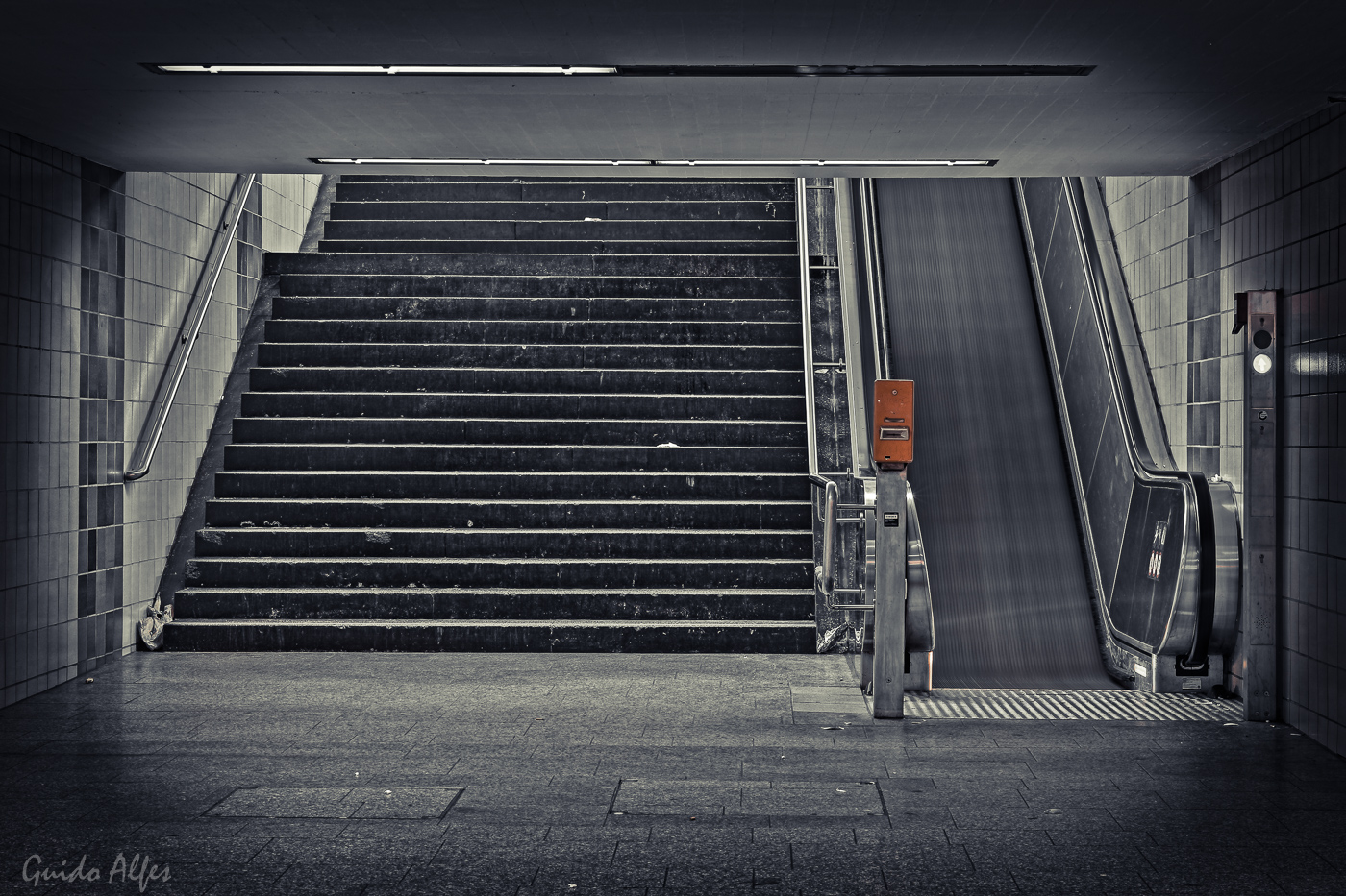 Aufgang zum Bahnsteig