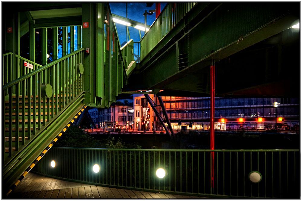 Aufgang zum Bahnsteig