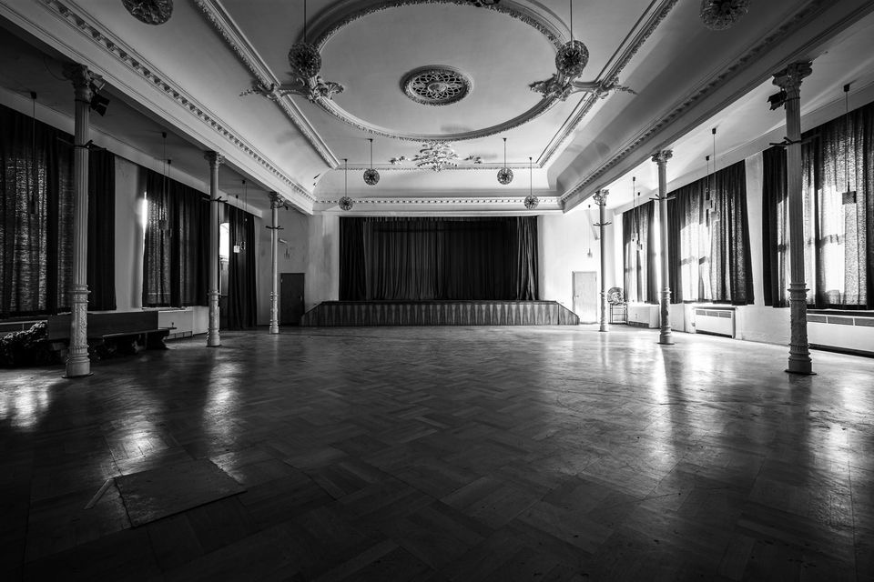 Aufgegebener Tanzsaal in einer kleinen Gemeinde im Erzgebirge