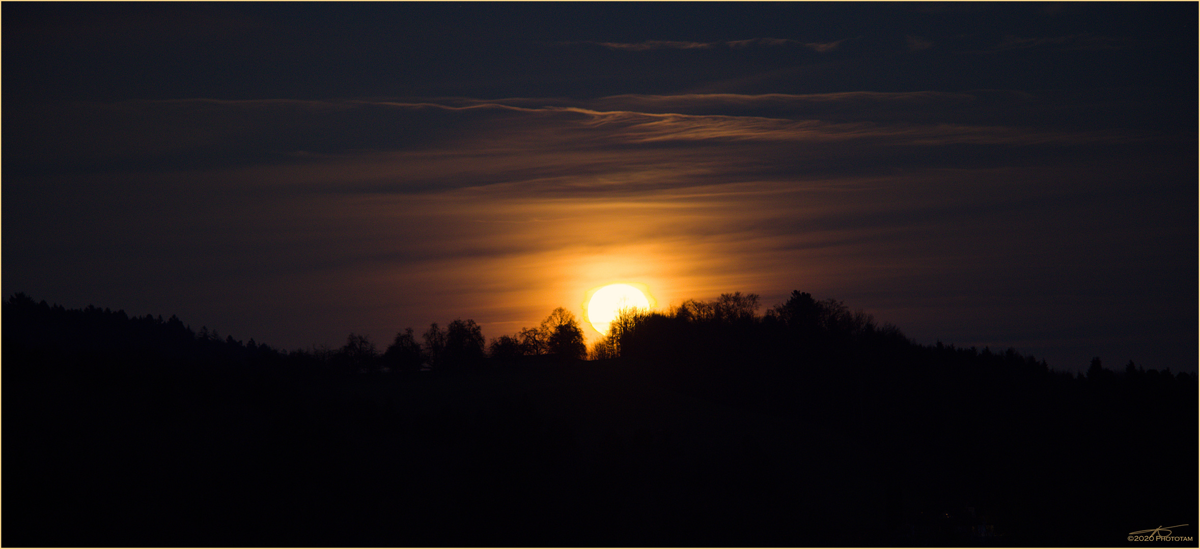 Aufgehender Vollmond