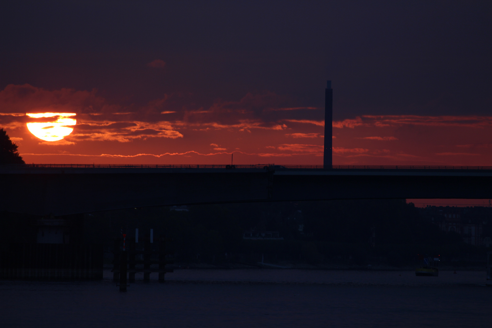 Aufgehendes Licht am Rhein