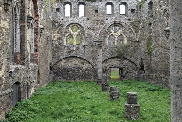 aufgelöst und in Ruinen