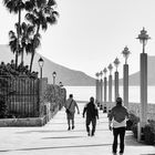 Aufgereiht [auf der Strandpromenade]