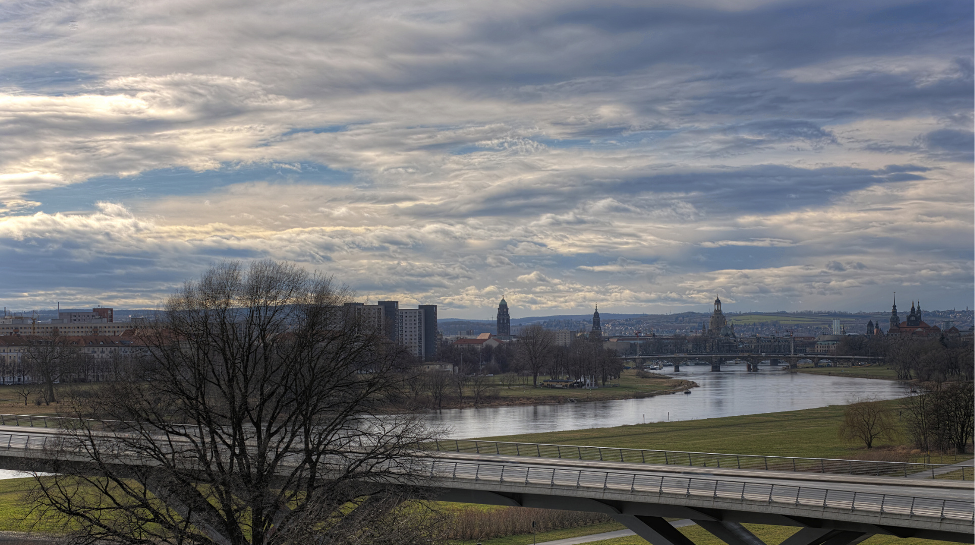 Aufgewühlt über Dresden