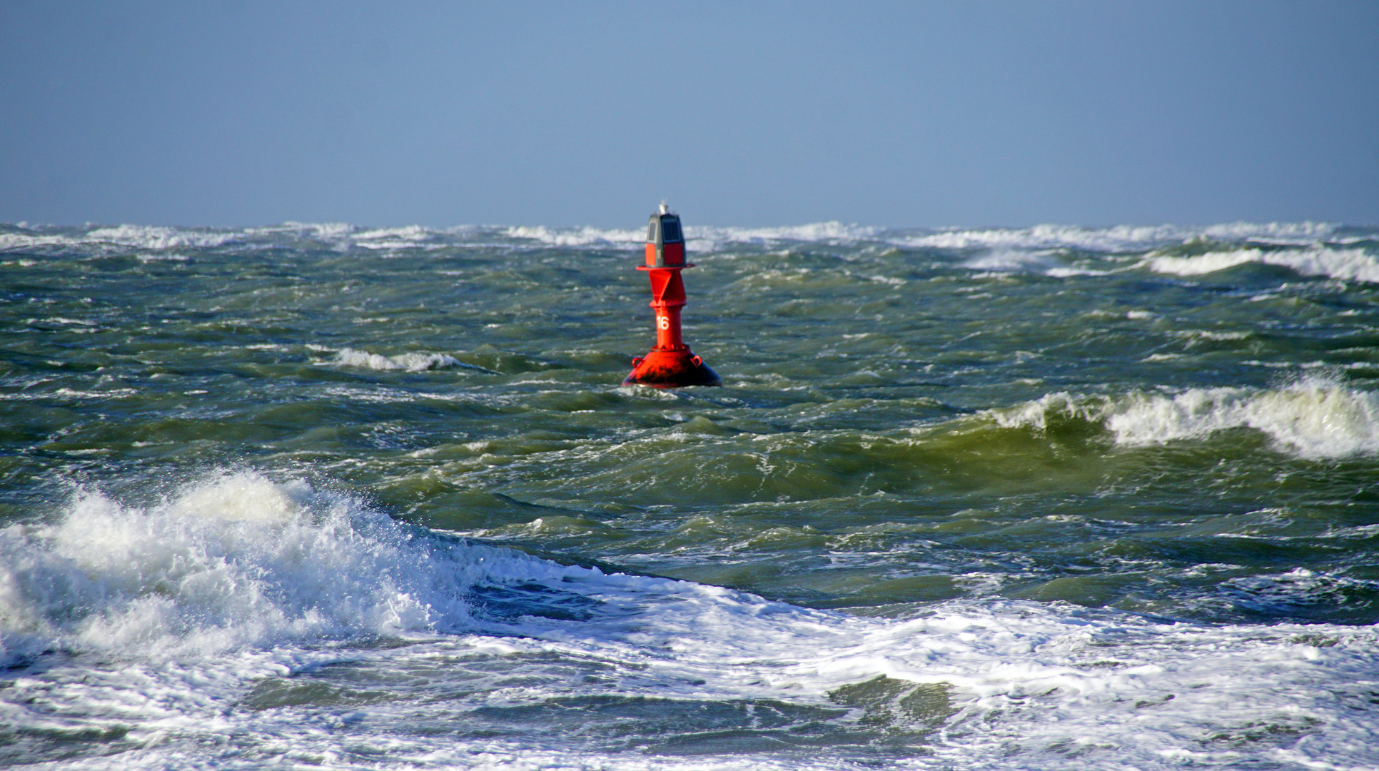 aufgewühlte See vor Norderney