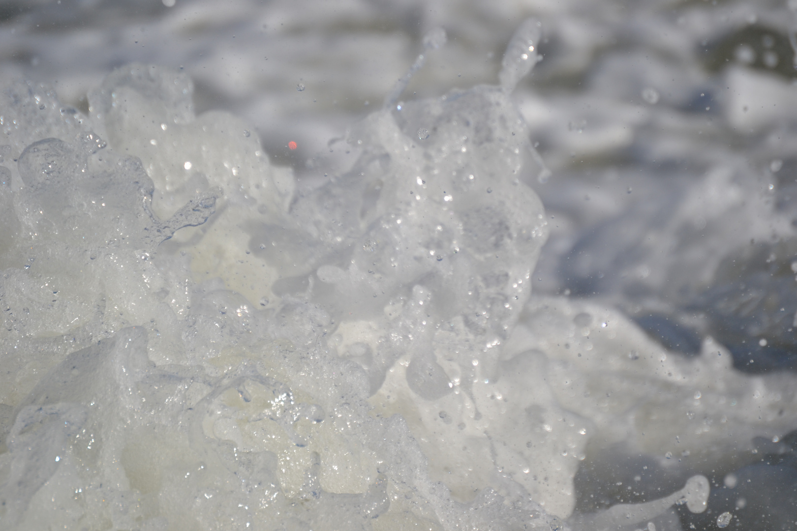 Aufgewühltes Wasser durch eine Schiffsschraube