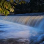 Aufgewühltes Wasser - nur die Brücke fehlt