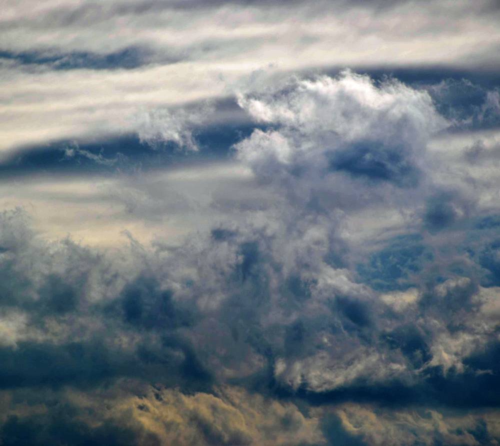 Aufgewühltes Wolkenmeer.....