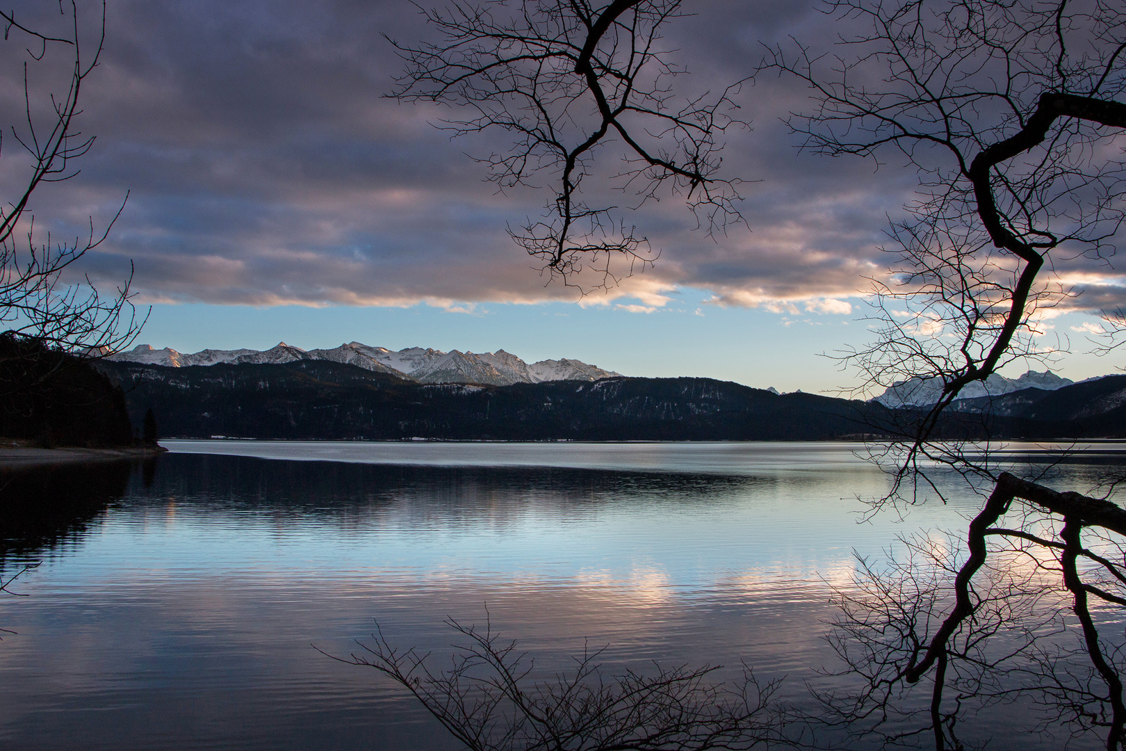 Aufkommender Föhn am Walchensee