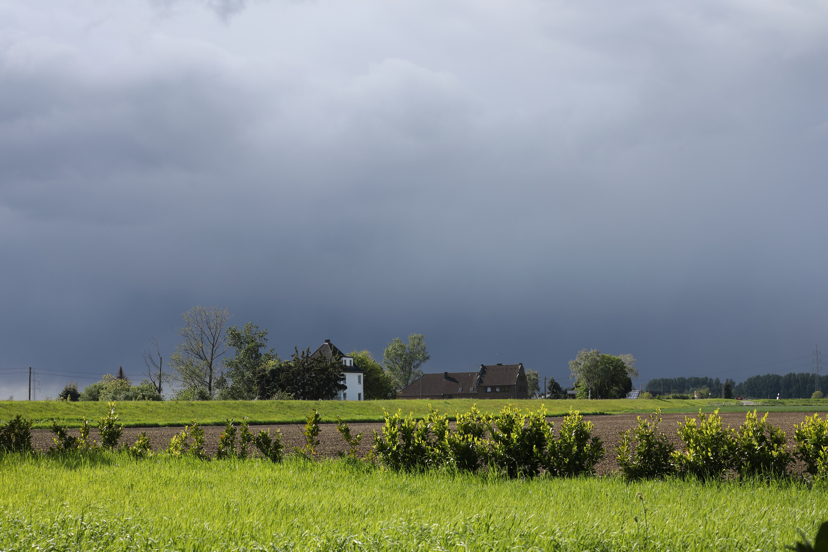 aufkommendes Gewitter im Rheinland