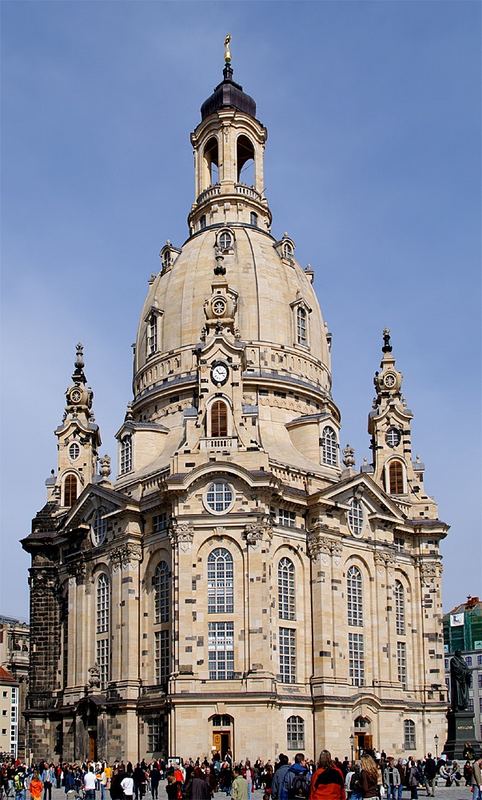 Auflauf an der Frauenkirche