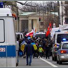 Aufmärsche vereinigen sich am Brandenburger Tor