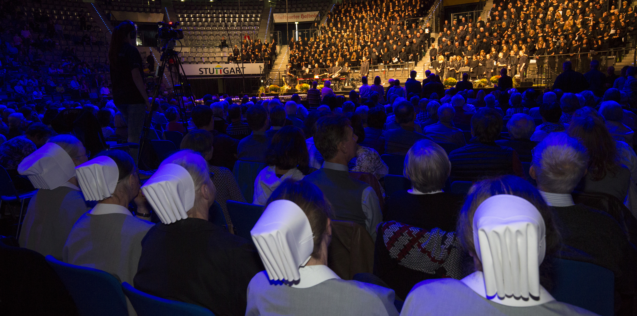 Aufmerksame Zuhörerinnen beim Konzert