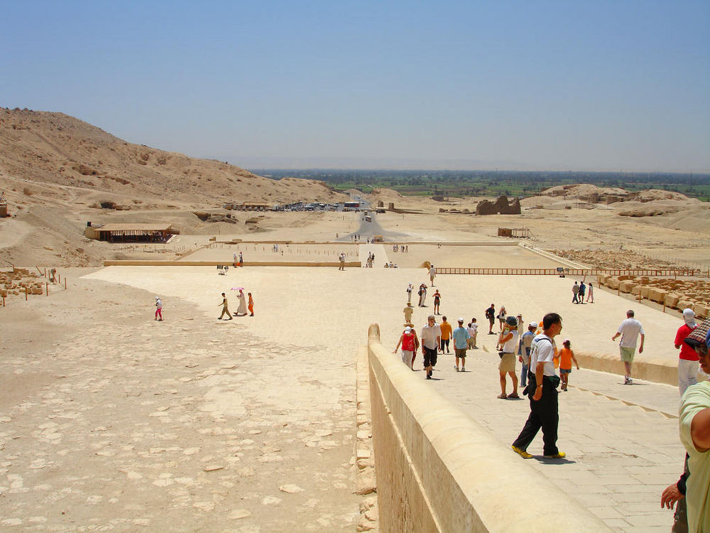 Aufnahme vom Tempel in Luxor bei 43°C