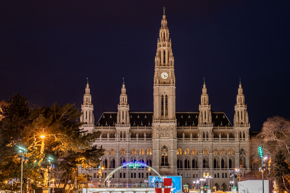 AUFNAHME VOM WIENER RATHAUS