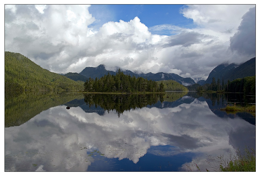 Aufreißende Wolken am Yellowhead Highway