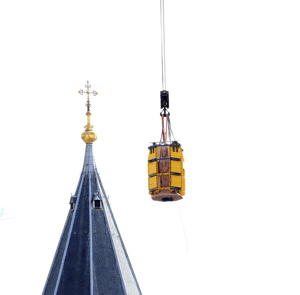 Aufsetzen der neuen Turmspitze auf den Mainzer Dom 06