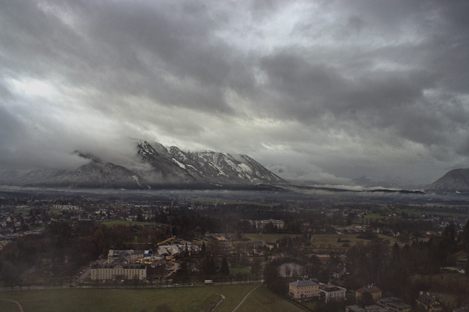 Aufsteigender Nebel in den Alpen