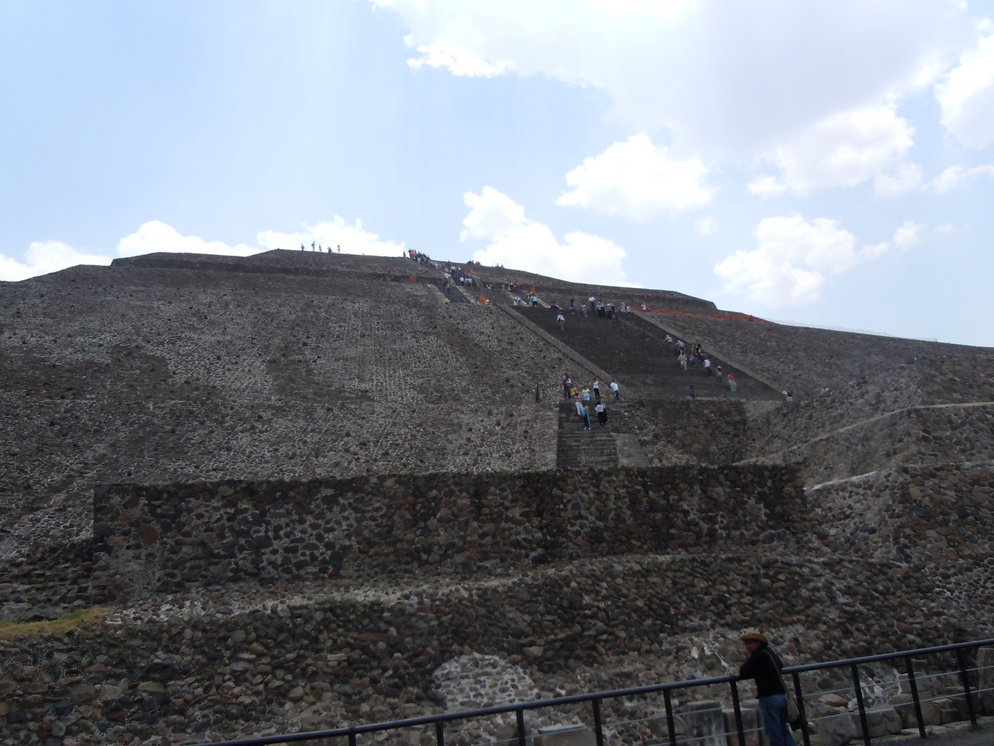 Aufstieg auf die Sonnen Pyramide