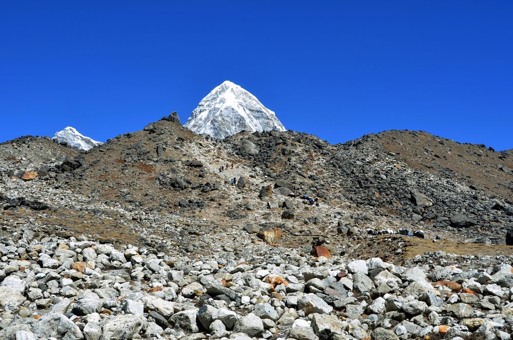 Aufstieg nach Gorak Shep auf dem Changri Gletscher