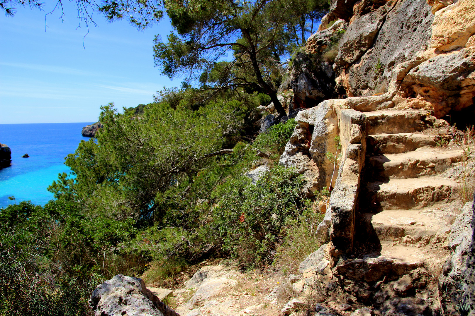 Aufstieg zu einer Wanderung an der Cala Pi auf Mallorca
