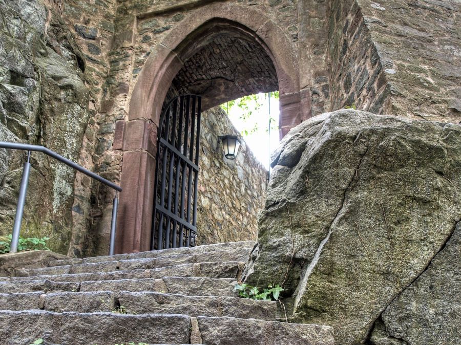 Aufstieg zur Burg