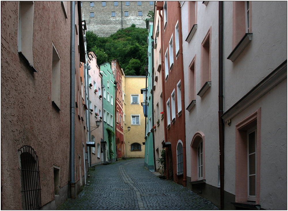 ... Aufstieg zur Burg ...