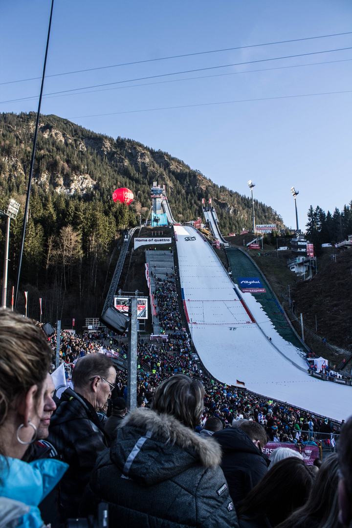 Auftakt 64. Vierschanzentournee in Oberstdorf