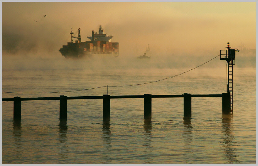 Auftauchen, aus dem Nebel - Coming out of the fog