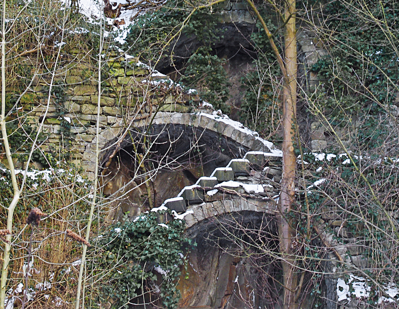 aufwärts, der Schnee schmilzt