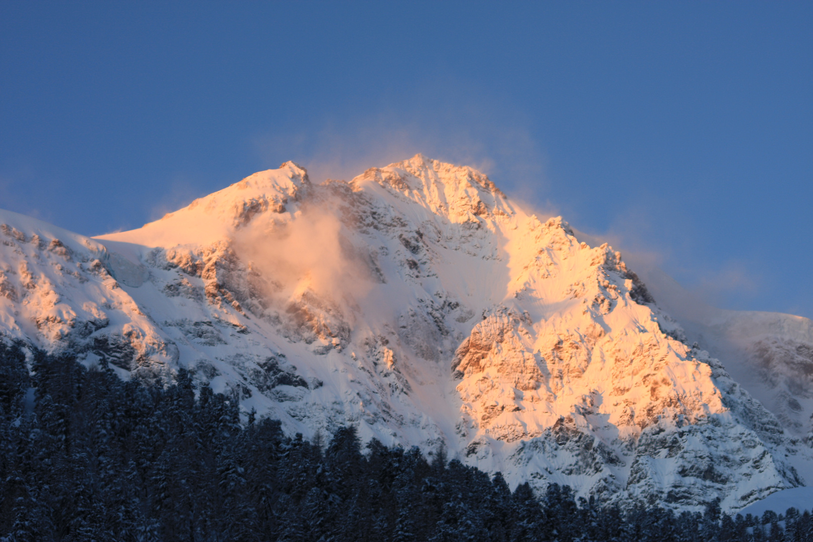 Aufwirbelnder Schnee