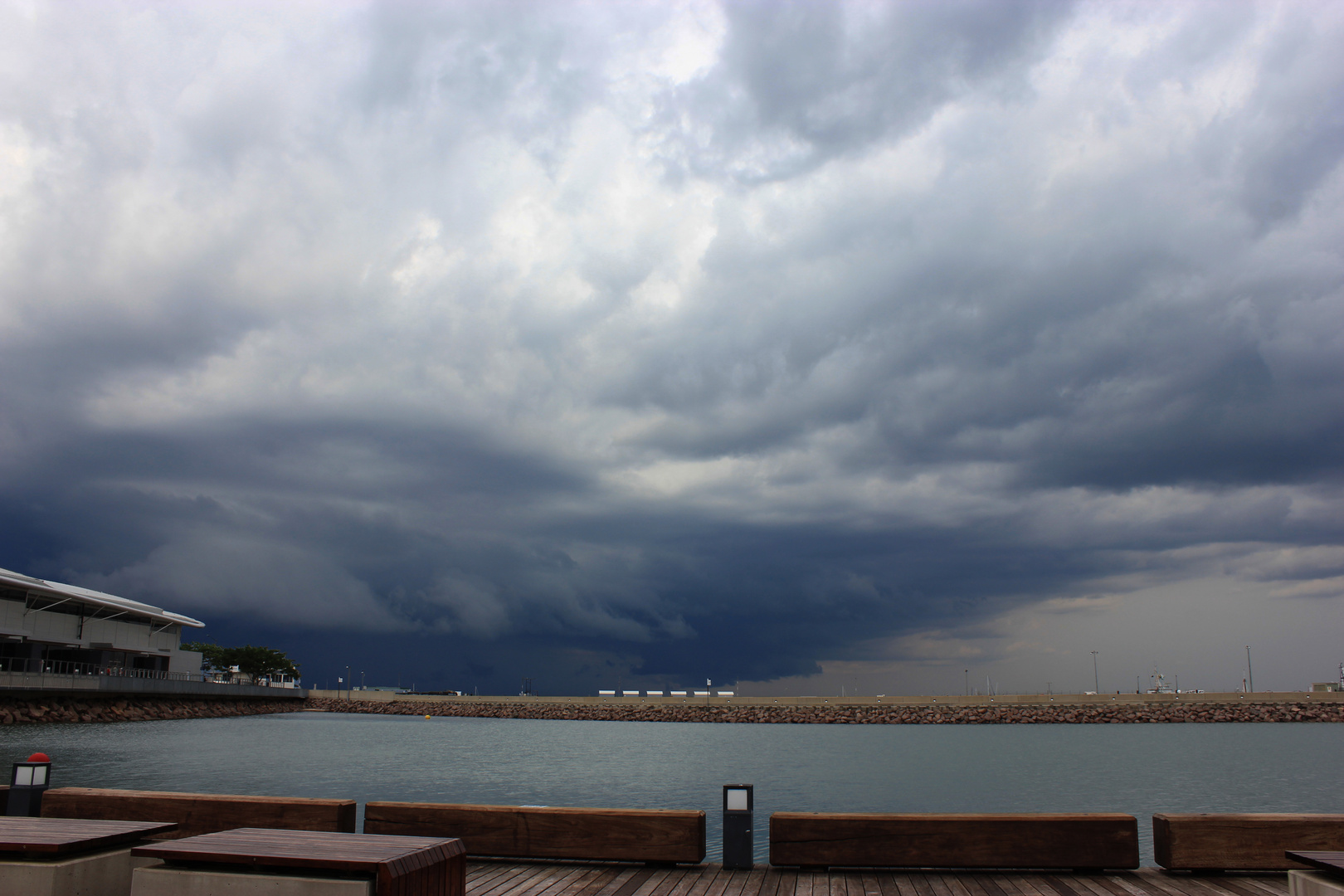 Aufziehende Gewitterfront in Darwin, Northern Territory, Australien 2