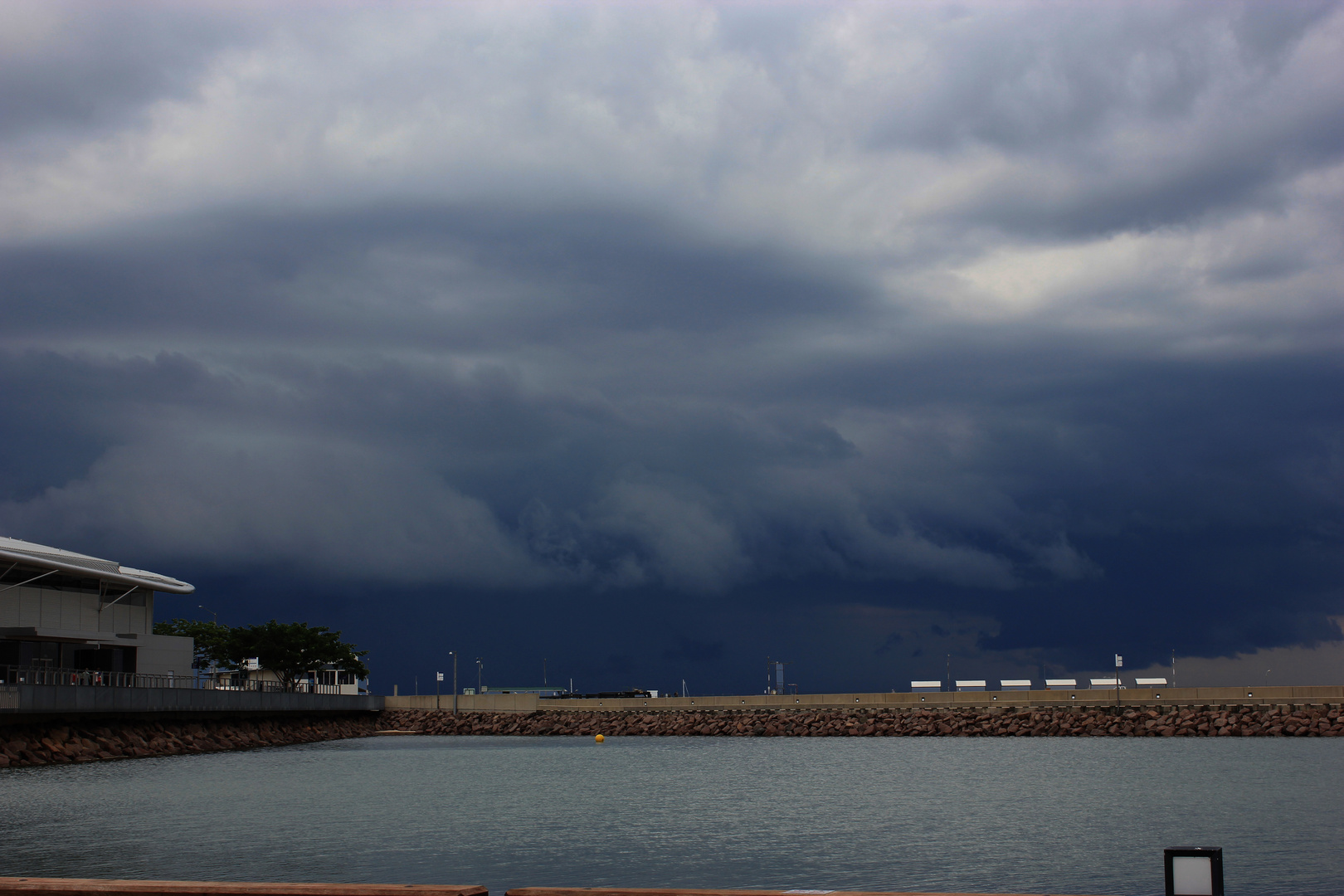 Aufziehende Gewitterfront in Darwin, Northern Territory, Australien