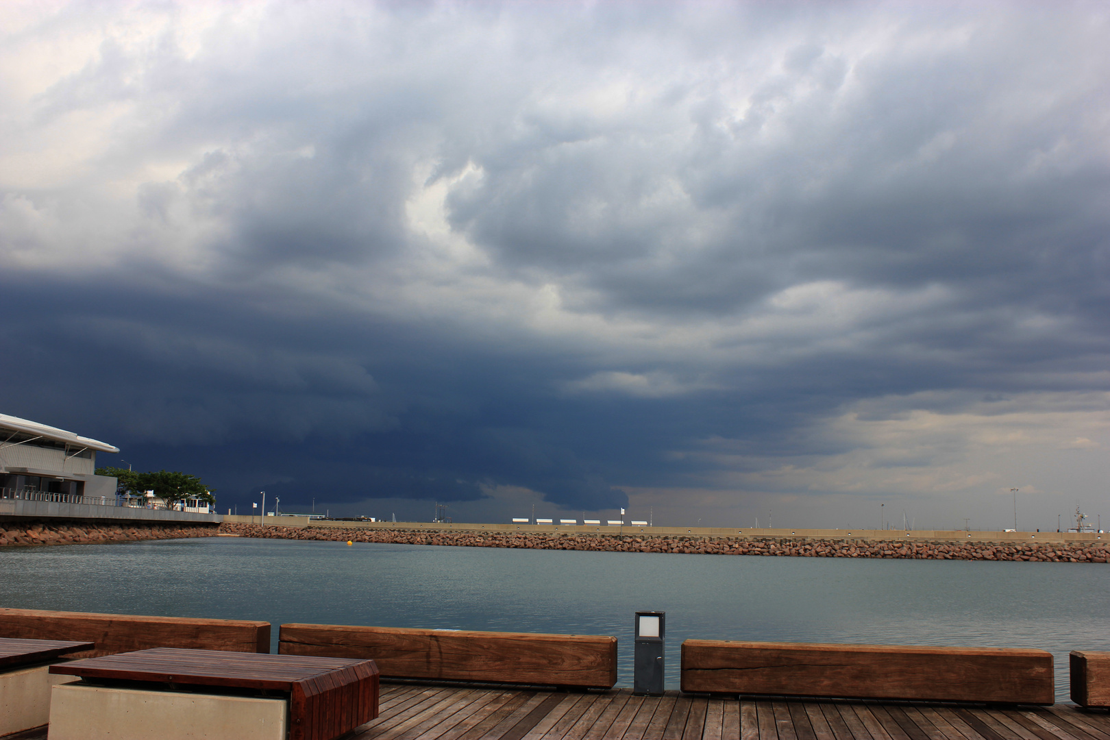 Aufziehende Gewitterfront in Darwin, Northern Territory, Australien 3