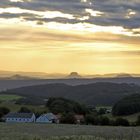 Aufziehende Wolken haben diese Gegenlichtaufnahme eine Stunde nach Sonnenaufgang ermöglicht