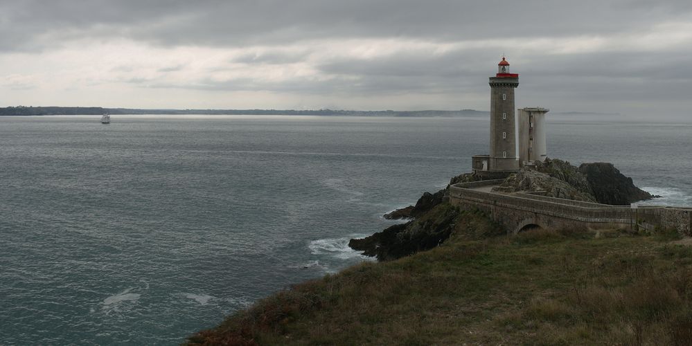 Aufziehender Küstennebel vor Petit Minou