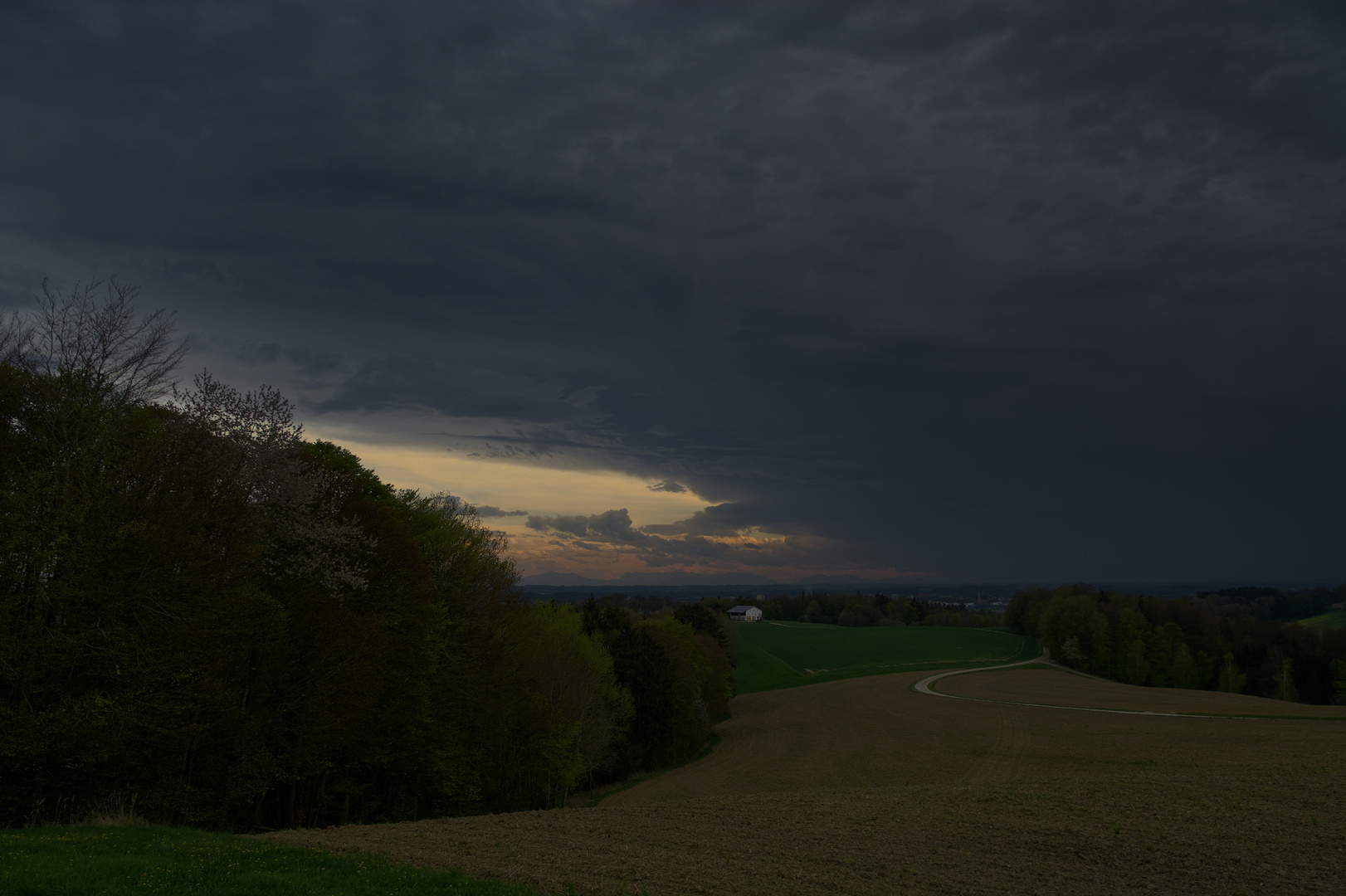 Aufziehendes Gewitter am 30.04.2021