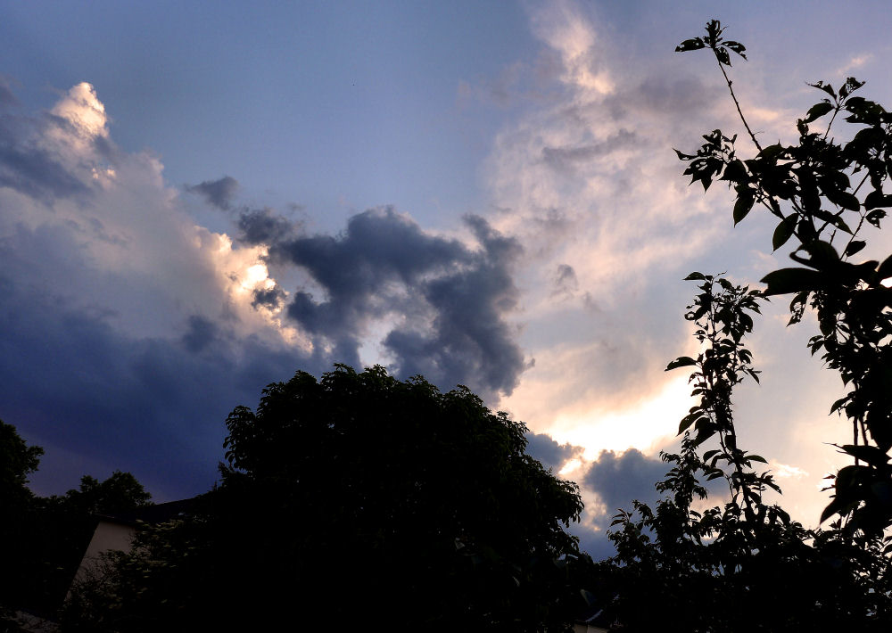 Aufziehendes Gewitter am Abend