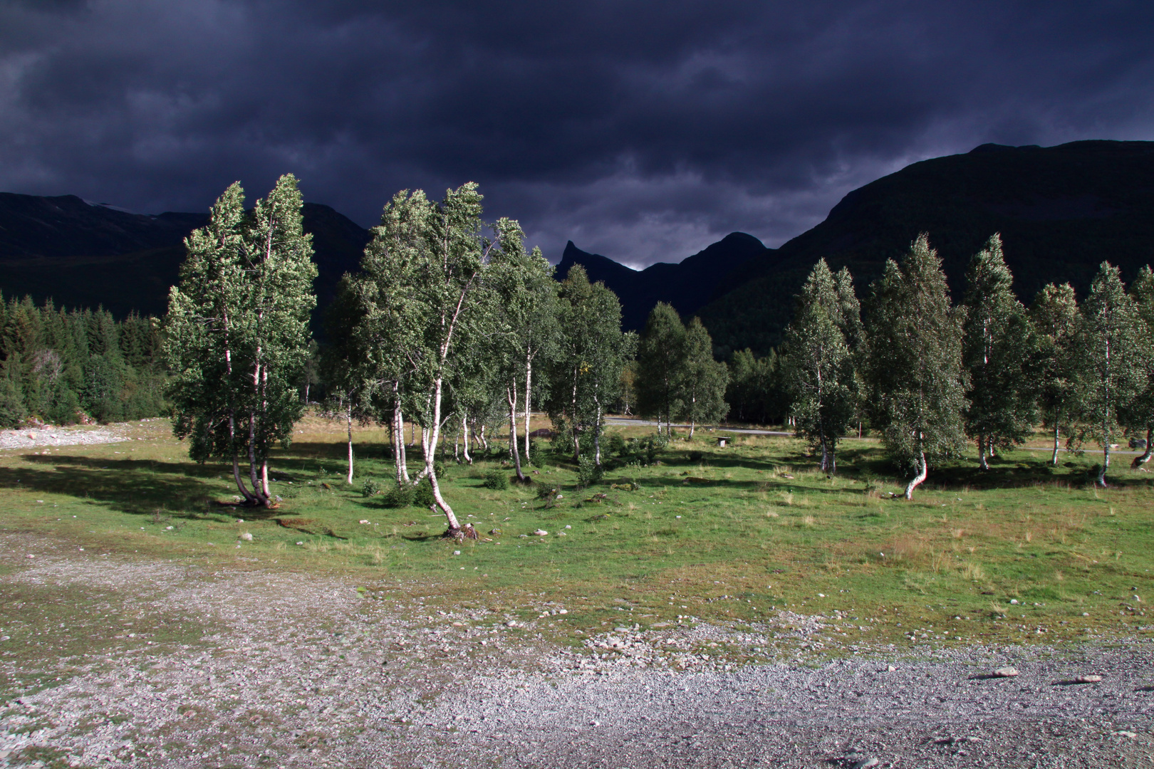 Aufziehendes Gewitter auf dem Weg zum Dalsnibba