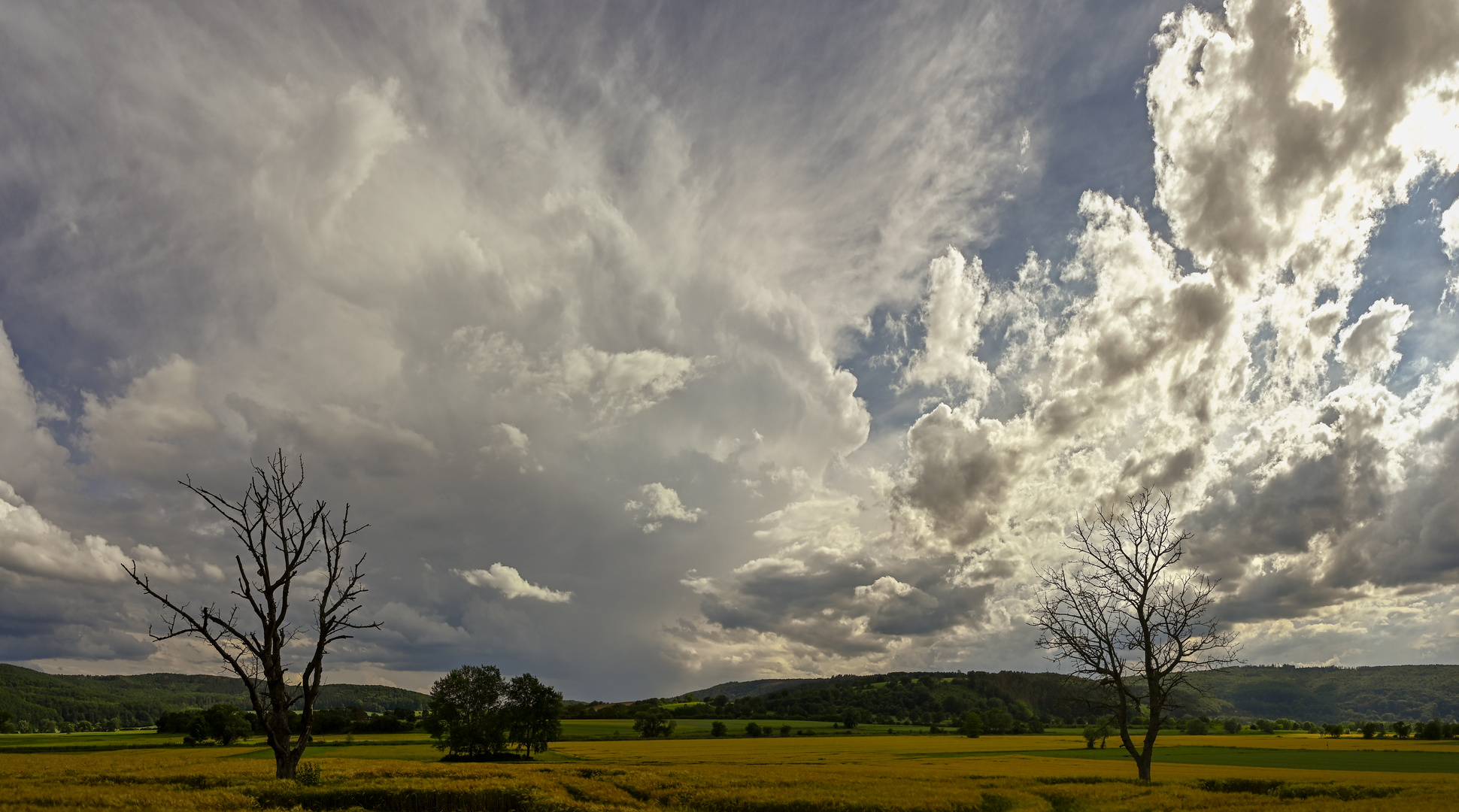 Aufziehendes Gewitter über dem Werratal - Approaching thunderstorm over the Werra valley